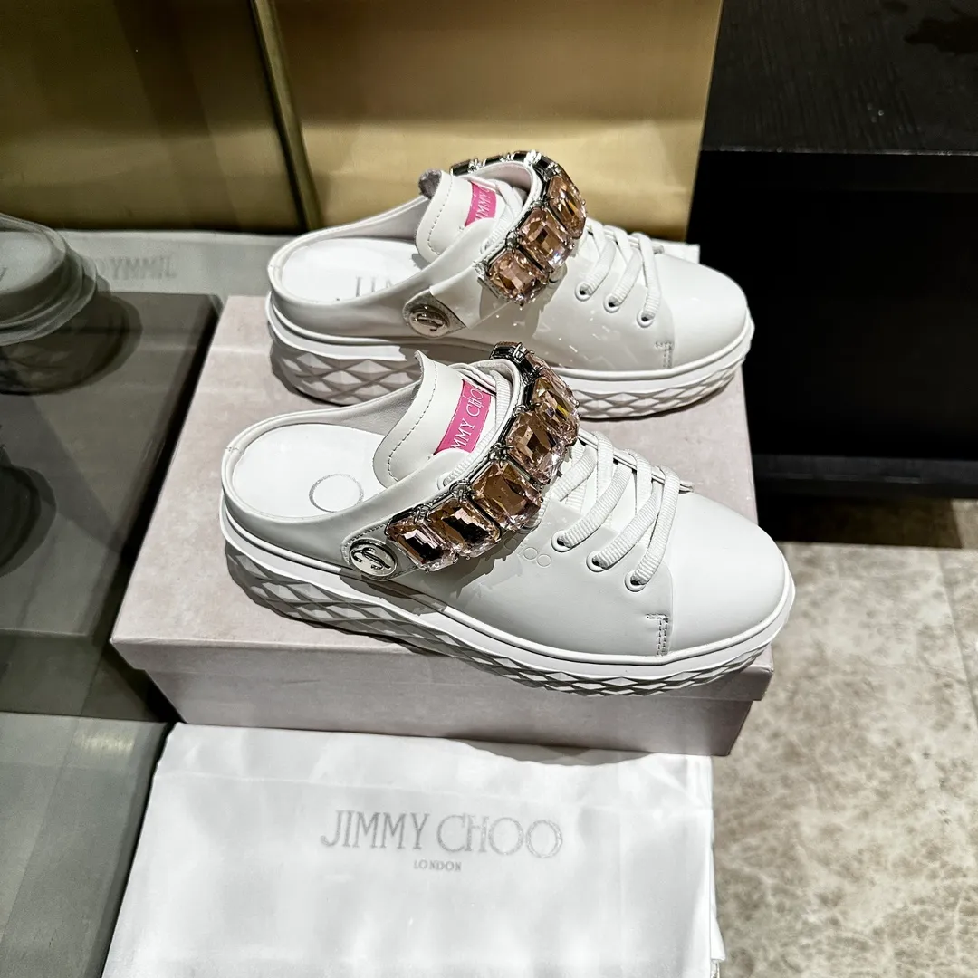 👟👟Ex-factory price 720👟👟 New JIMMY CHOO, exclusive sale, factory price, original large-soled casual white shoes, designed with the latest technology, strong three-dimensional effect👍Multiple technologies are integrated together, subverting fashion, super stylish! The rhinestones look great together. Purely hand-stitched diamonds, one-to-one comparison with the original version. Versatile and trendy, both salty and sweet! 2 ways to wear it! Size: 35-40